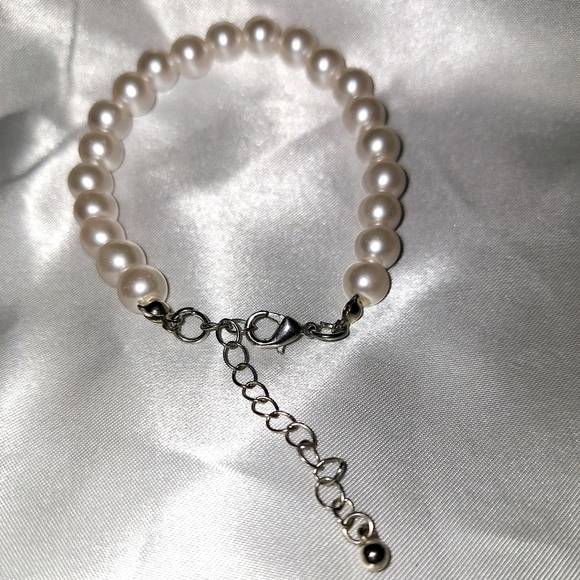 FAUX PEARL AND SILVERTONE VINTAGE BRACELET - Picture 3 of 3